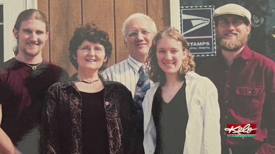 Small town mourns loss of couple killed in house fire