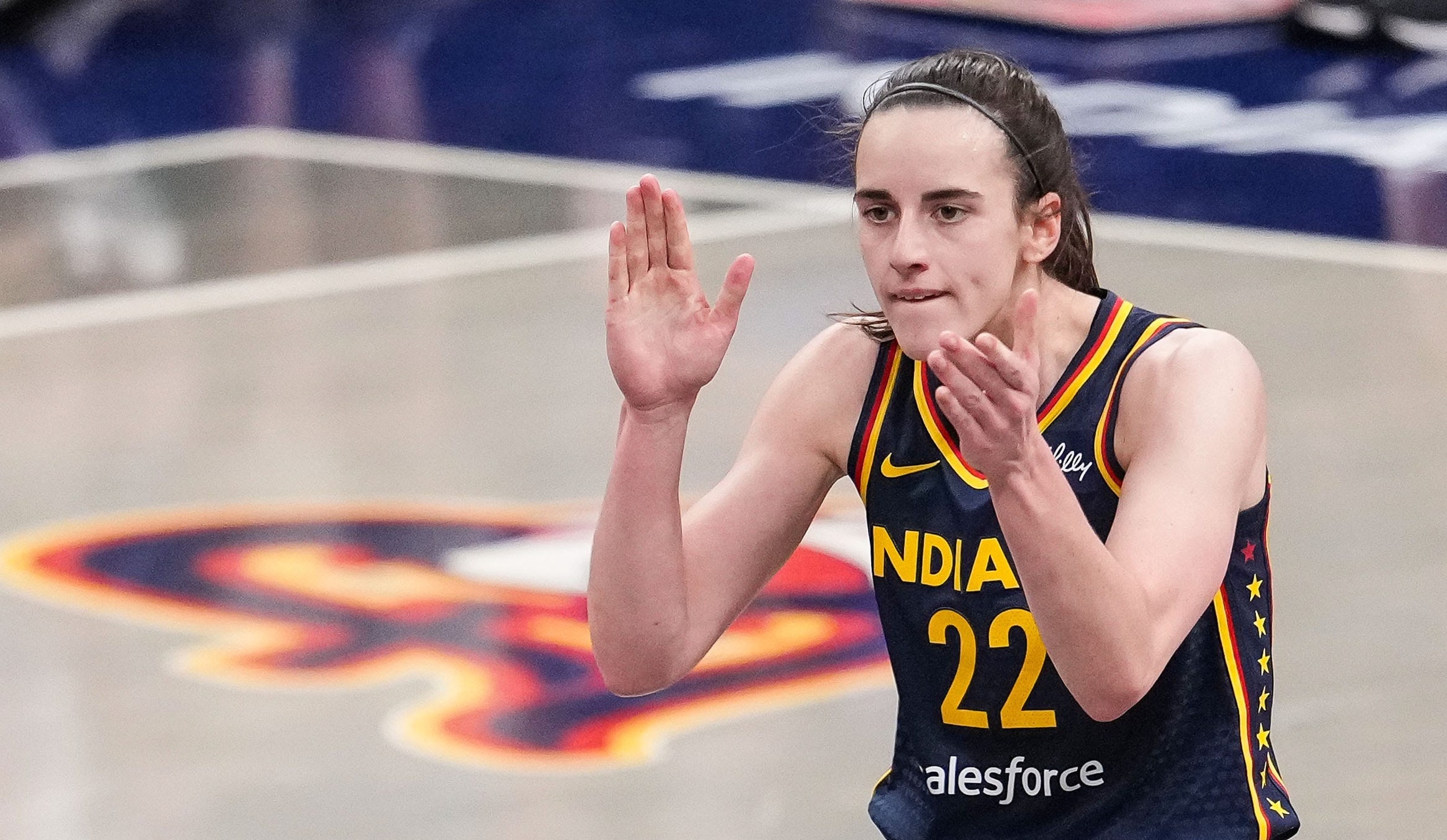 Caitlin Clark seemingly threatened to call league on referee Michael Price