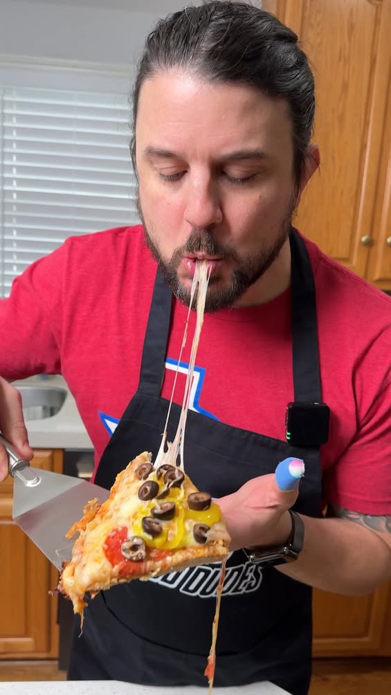 Pizza with Ground Turkey Crust 🍕