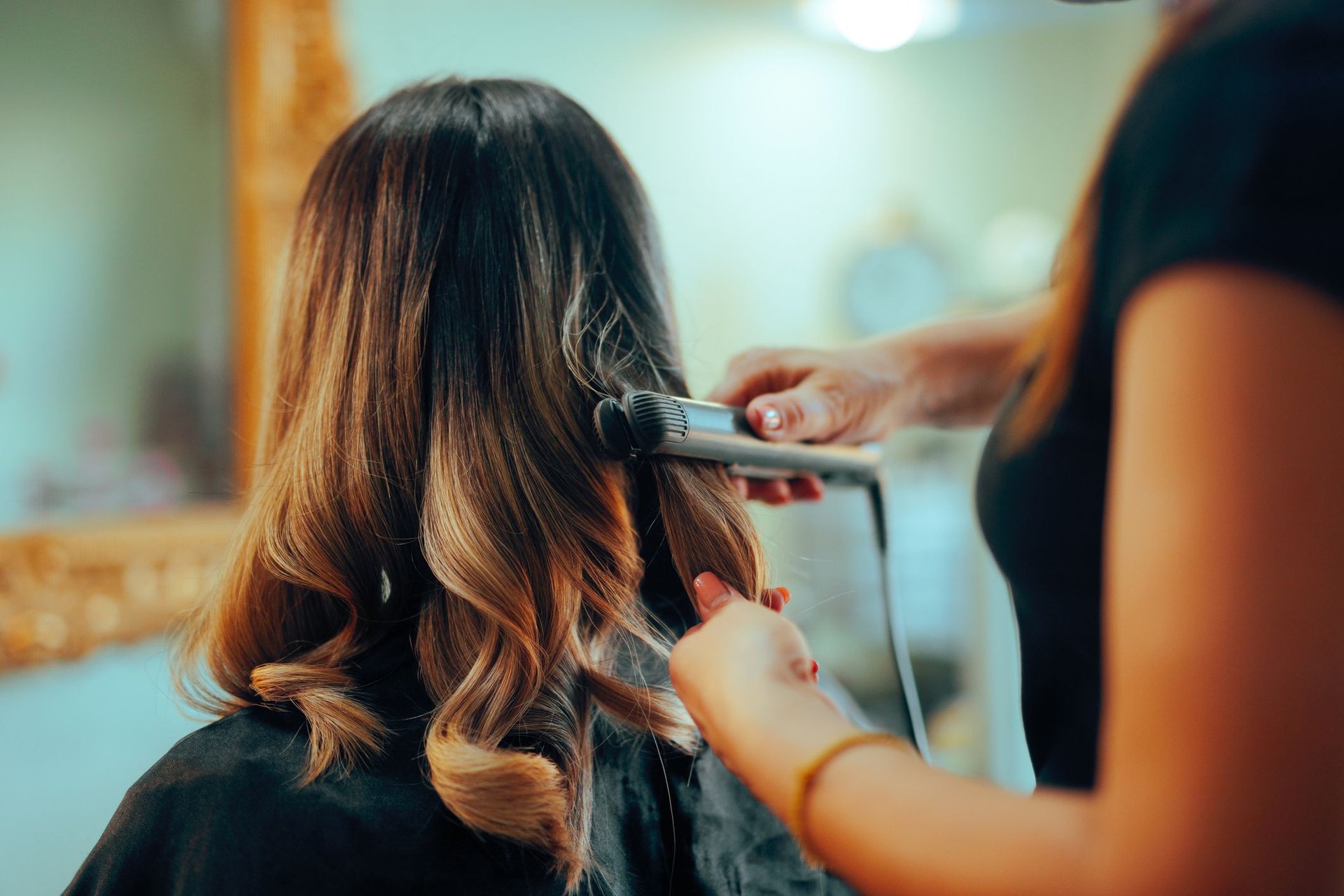 Mit diesem Trinkgeld-Betrag dankst du deinem Friseur angemessen