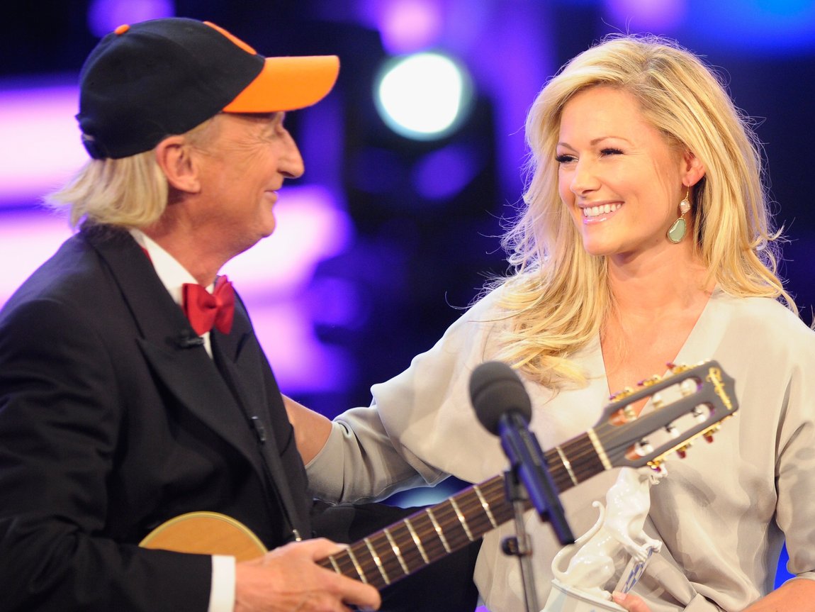 Otto Waalkes and Helene Fischer during a performance in 2015.