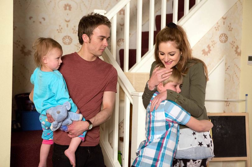 Soap star Paula Lane reveals she's pregnant