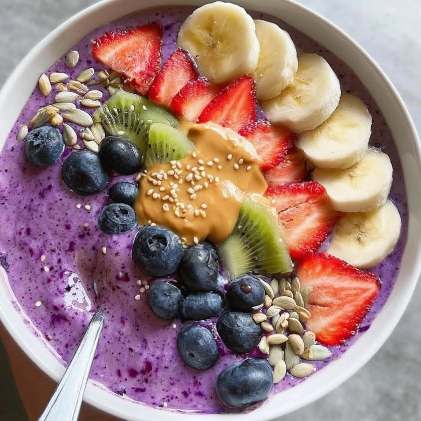 Berry Smoothie Bowl: Healthy Refreshing Customizable Breakfast Berry Smoothie Bowl: Healthy Refreshing Customizable Breakfast