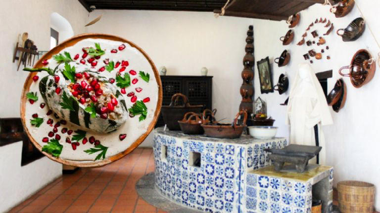 Los chiles en nogada son una obra maestra culinaria de la cocina barroca mexicana | Foto: Mediateca INAH