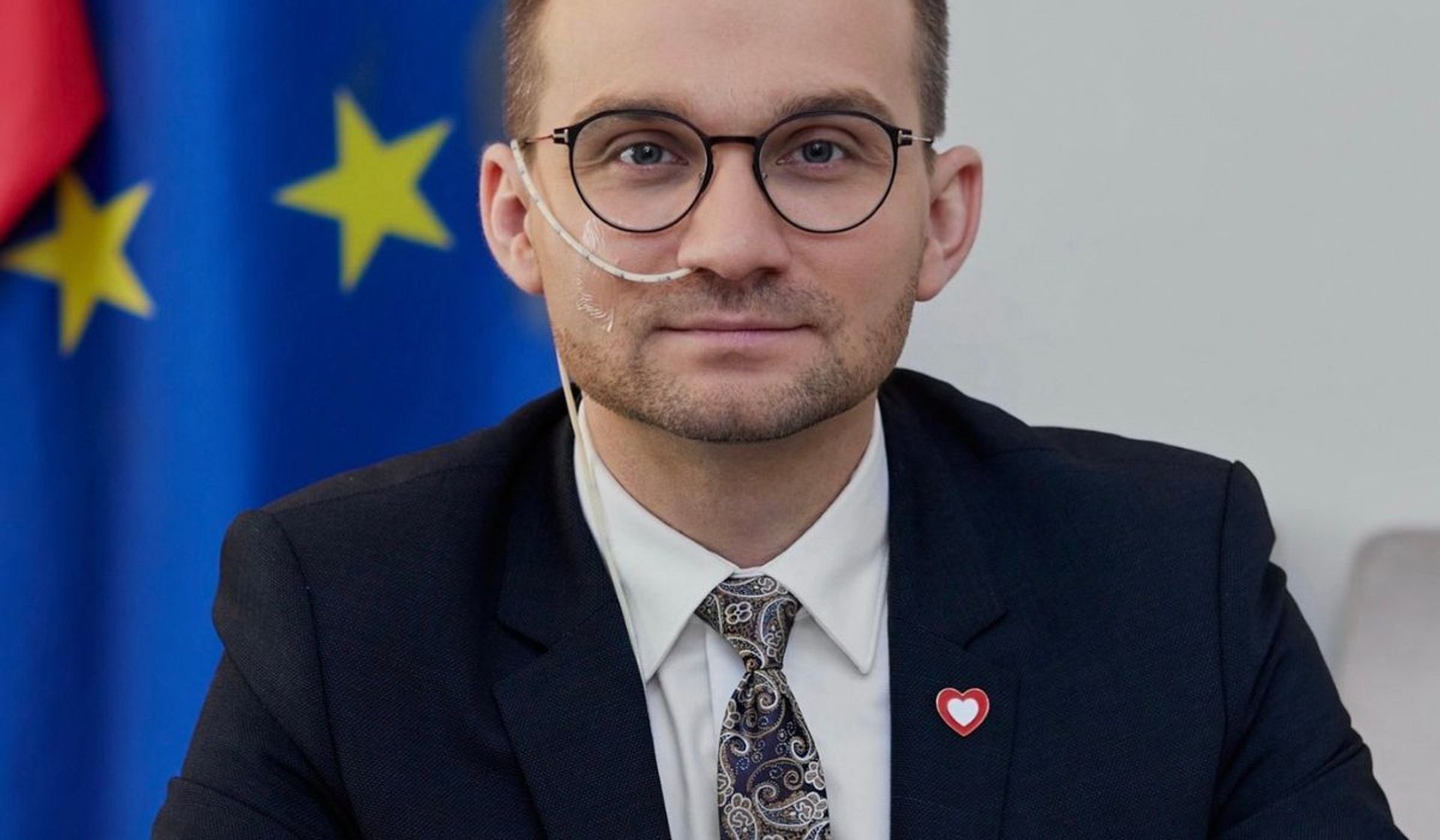 „Idę spać z rurką w nosie, a jak się budzę jestem po śniadaniu”. Polski polityk mówi wprost o swojej chorobie