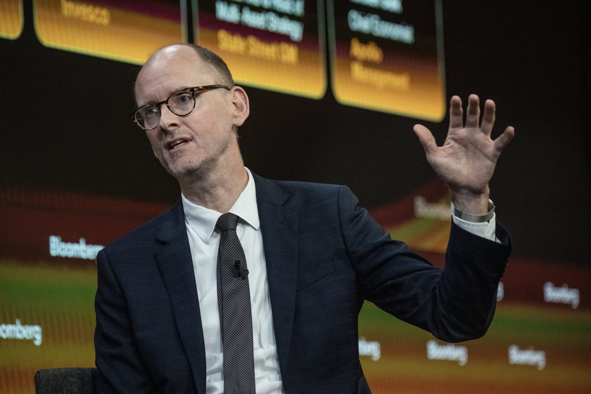 Apollo’s chief economist warns the AI bubble is even worse than the ...