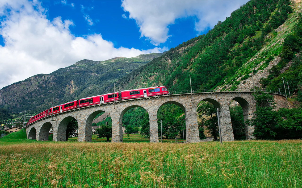 20 Bucket List Train Rides Around the World