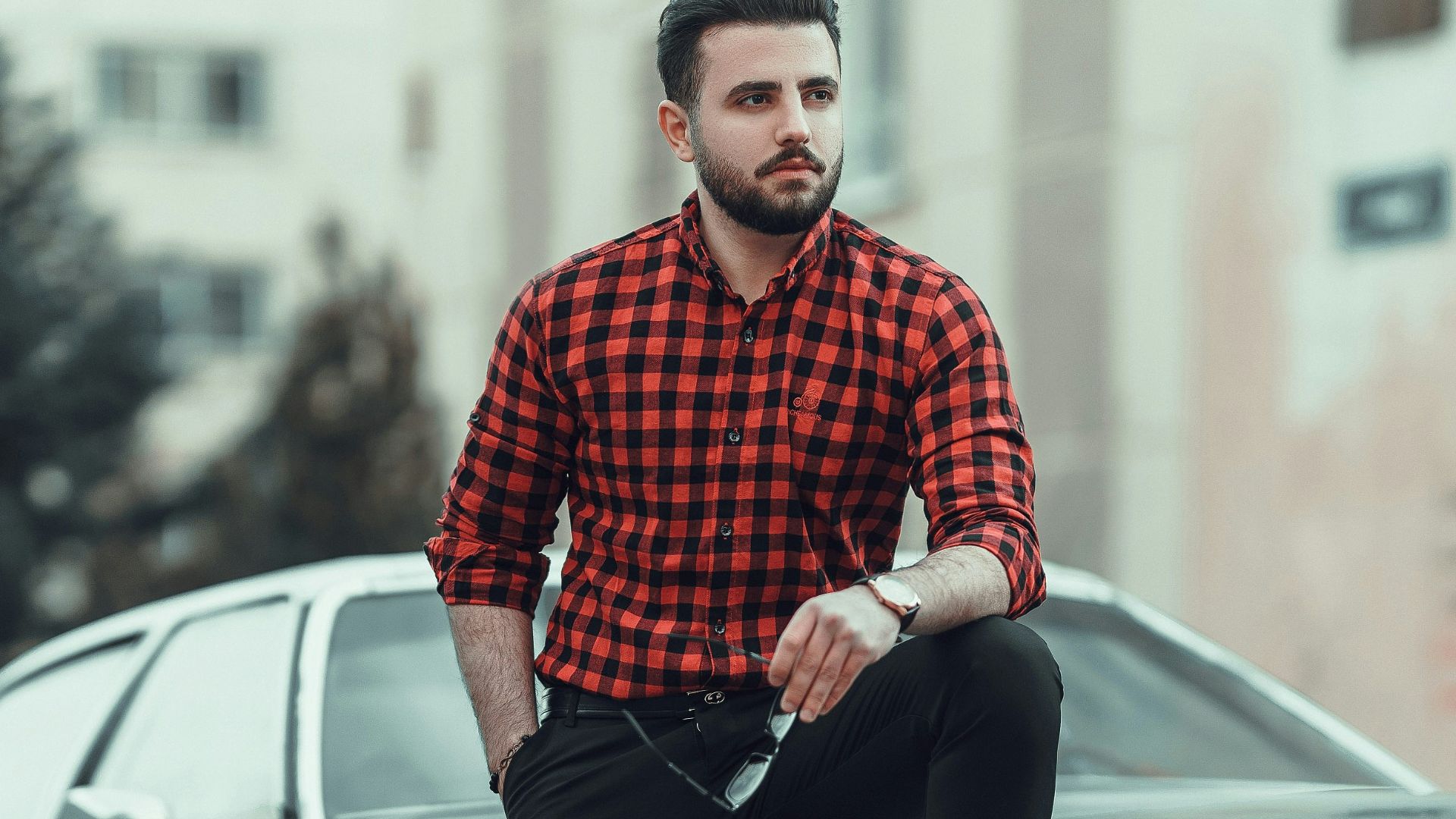 20 Unattractive Fashion Choices Men Frequently Make, According To Women