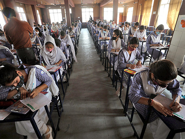 Over 20 schools in Delhi receive bomb threats via emails: Police Over 20 schools in Delhi receive bomb threats via emails: Police