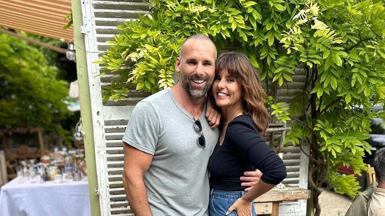 Faustine Bollaert đã chia tay Maxime Chattam? Nữ diễn viên được trông thấy đang âu yếm một người đàn ông cơ bắp đẹp trai