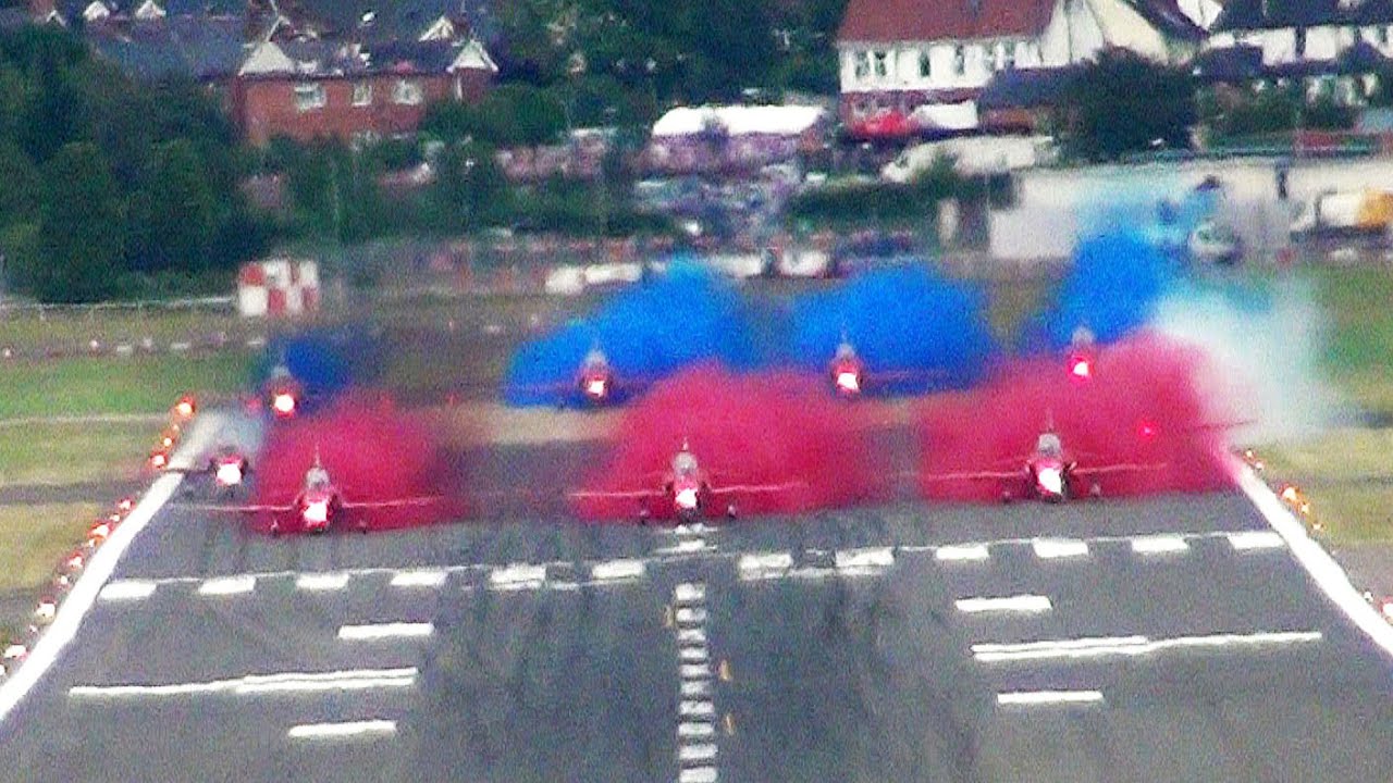 Red Arrows Head-On Takeoff Stuns Farnborough Crowd