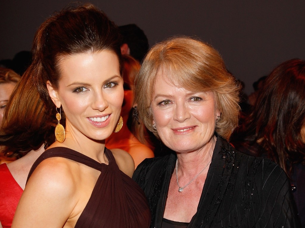 Kate Beckinsale Mourns Death of Mom Judy Loe