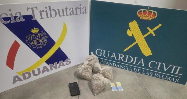 Detienen a un hombre en el aeropuerto de Gran Canaria que viajaba con 4 ...