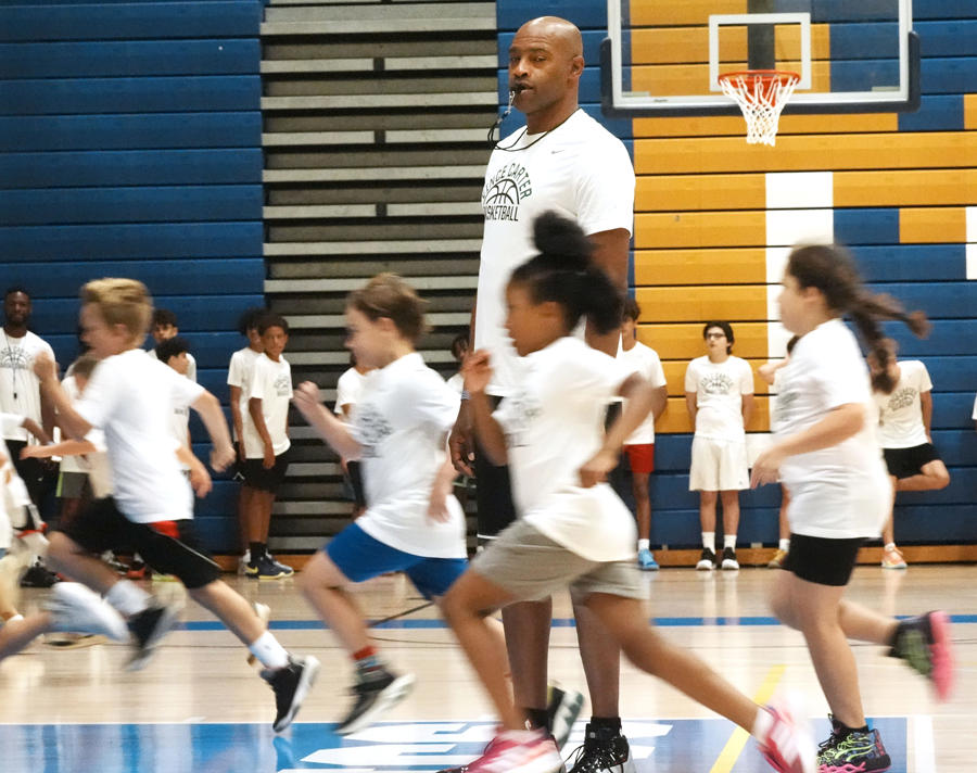 Vince Carter keeps focus on fun during annual basketball camp at Mainland High School