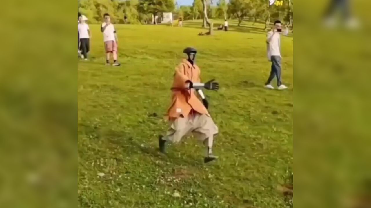 Различные деревянные скульптуры игровых контроллеров