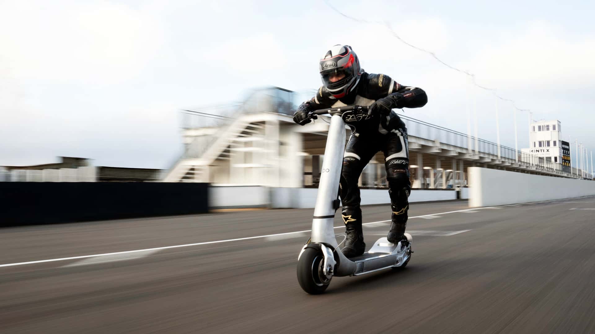 Check Out This 100 Mph+ Electric Scooter With a Better Power-To-Weight Ratio Than a Bugatti Veyron