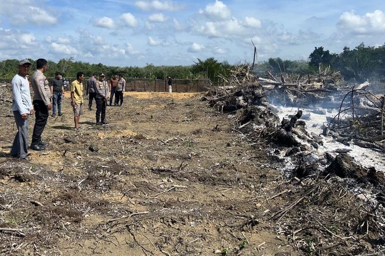 Polda Riau Tangkap Terduga Pelaku Pembakaran Lahan di Kuansing