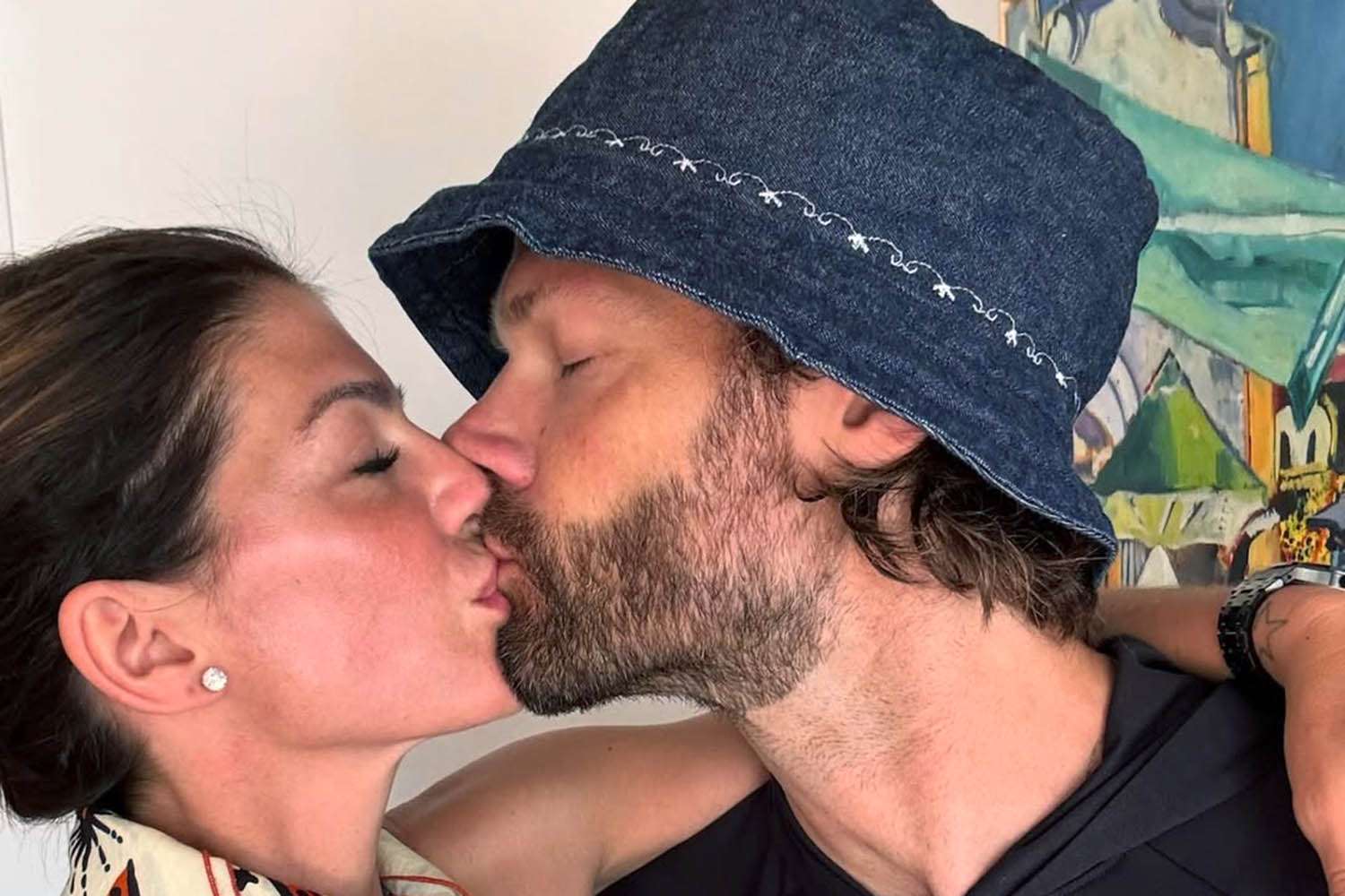 Genevieve Padalecki “…3 more?” – #MeetFan Community, image size:1500x1000