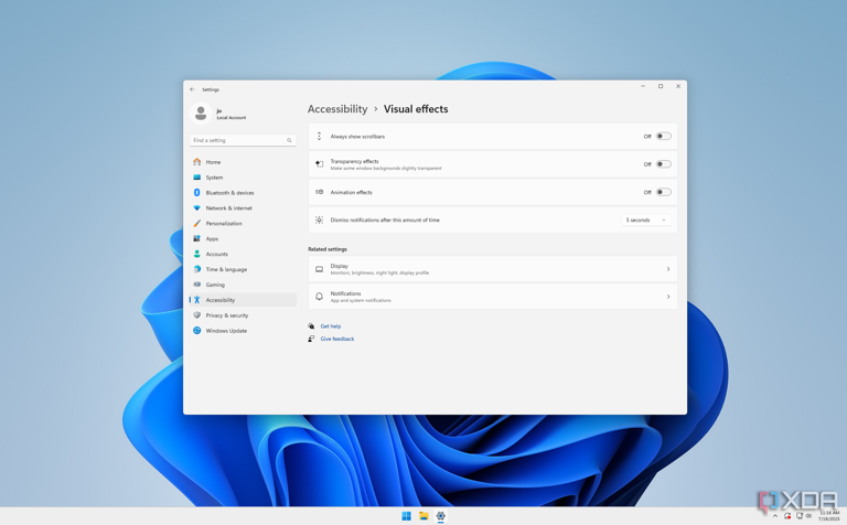 Screenshot of the Windows 11 Settings app showing settings for visual effects with animations and transparency disabled