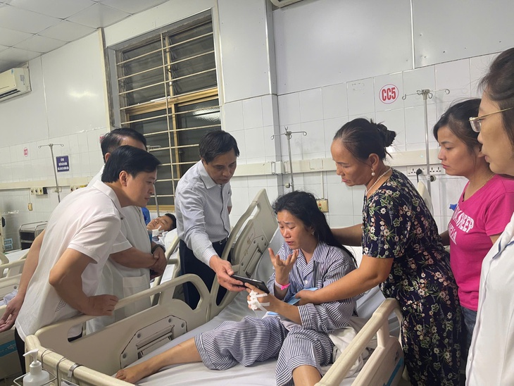 Người phụ nữ Hưng Yên kể lại giây phút tàu du lịch lật trên vịnh Hạ Long