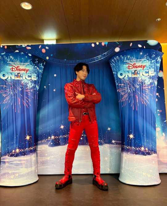 Snow Man宮舘涼太、真っ赤な衣装で「ディズニー・オン・アイス」に登場