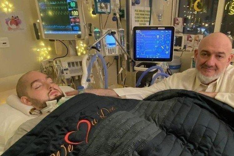 Pangeran Arab Saudi Al-Waleed dijuluki sleeping prince yang telah terbaring koma selama 20 tahun.