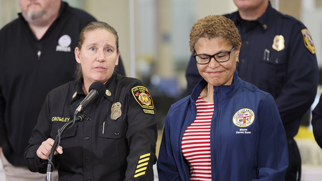 Los Angeles Mayor Karen Bass says it's not a problem "at all" that city ...