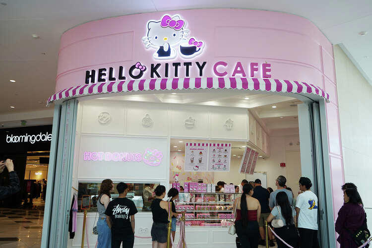 i-tried-the-70-tea-at-the-bay-area-s-new-hello-kitty-cafe