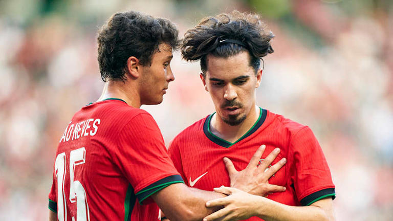Vitinha (right) has formed a dynamic duo with João Neves for both club and country. | IMAGO/NurPhoto