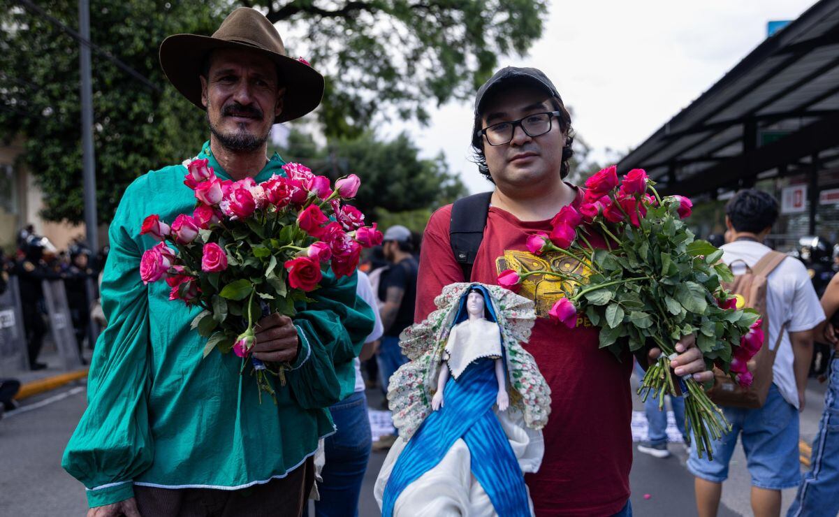 Luis y Sergio crearon la Juaricua Santa María de Juárez, una "santa anti-gentrificación". Foto: Hugo Salvador/EL UNIVERSAL