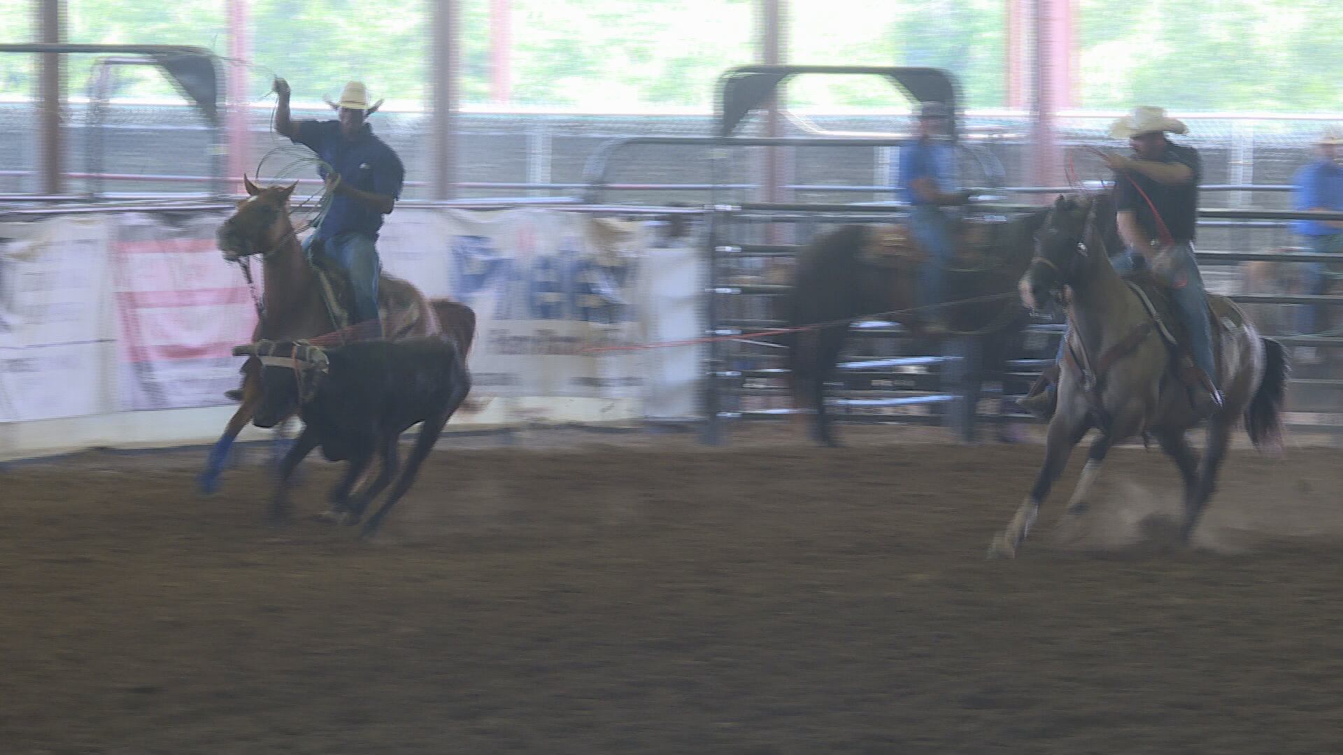 Cattle roping competition helps Groesbeck, Texas man in need of a ...
