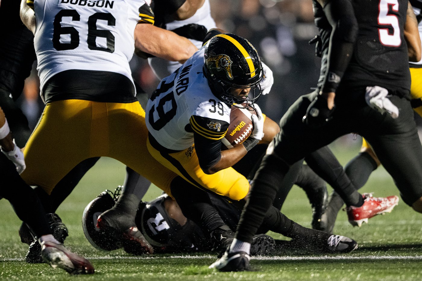 Tiger-Cats dominate Redblacks 30-15 for fourth straight victory