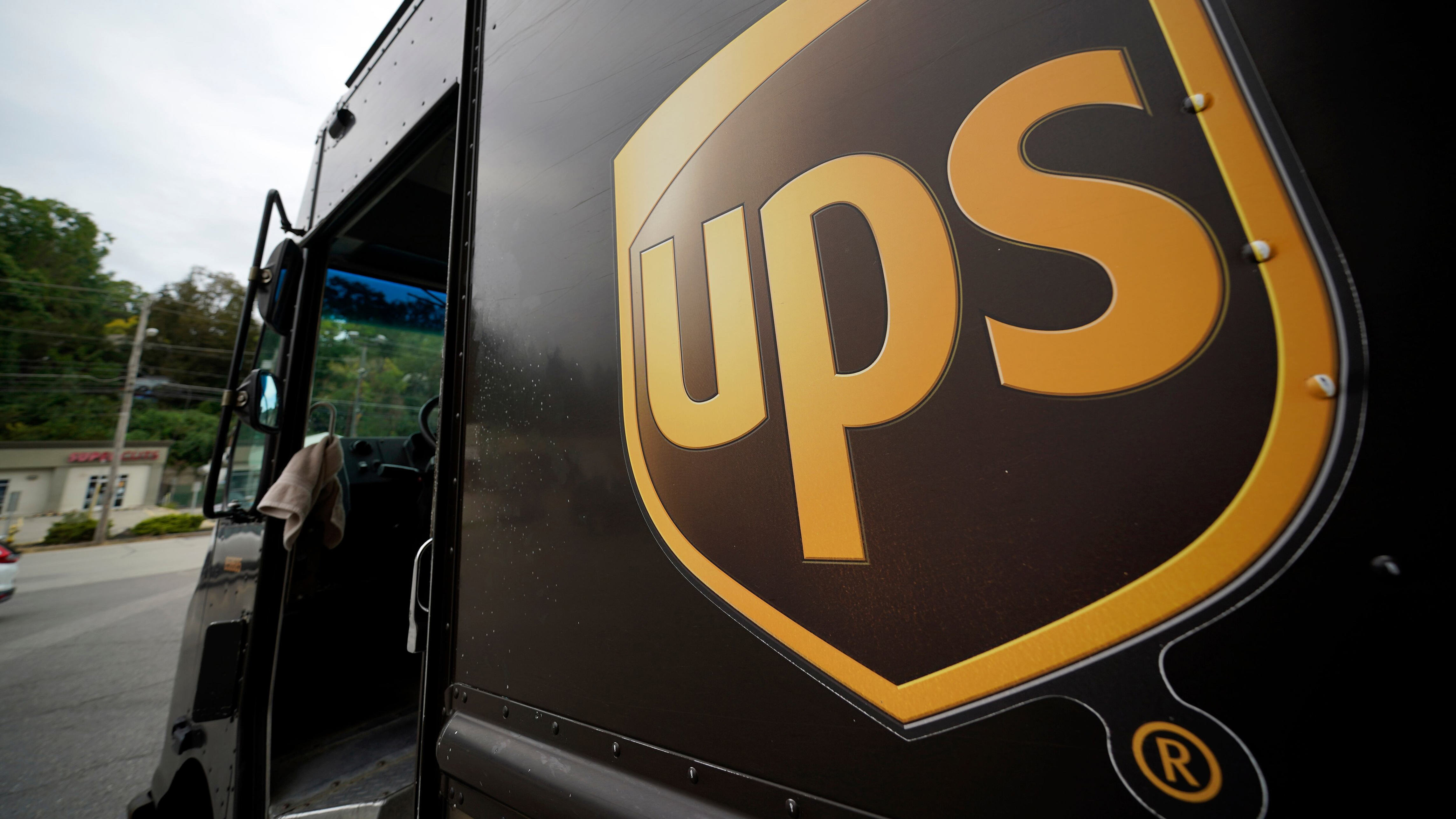 UPS offers buyouts for drivers to leave company UPS offers buyouts for drivers to leave company