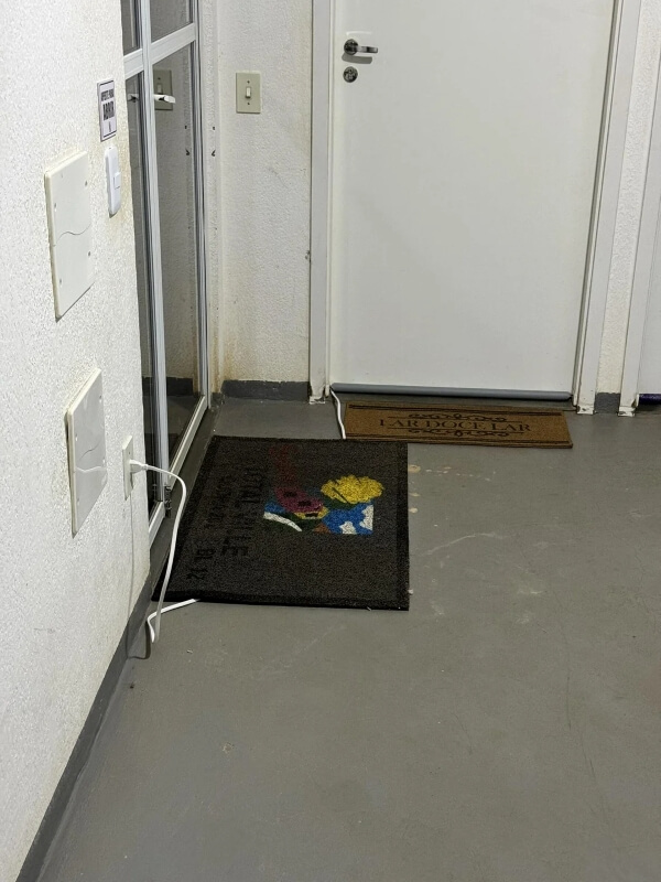 Tenant puzzled after catching neighbor's bizarre behavior redhanded