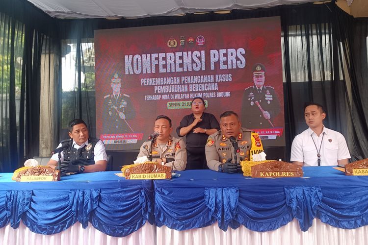 Polisi Gagal Temukan Kandungan Pornografi di Konten Bintang Porno Inggris di Bali