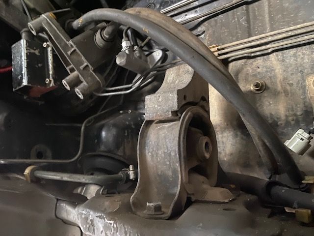 Ciri engine mounting mobil jebol, muncul tanda-tanda seperti ini