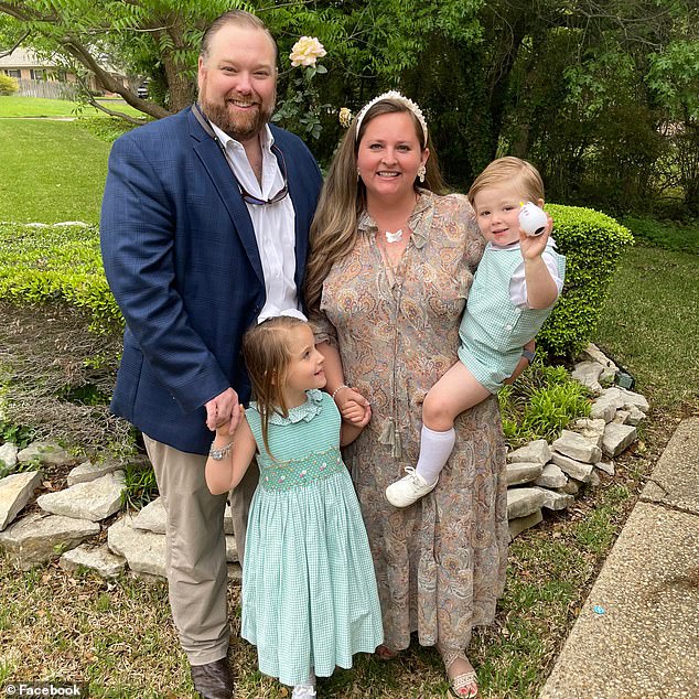 Father swept away after refusing to let go of ‘babies’ while clinging to a tree in Texas flood