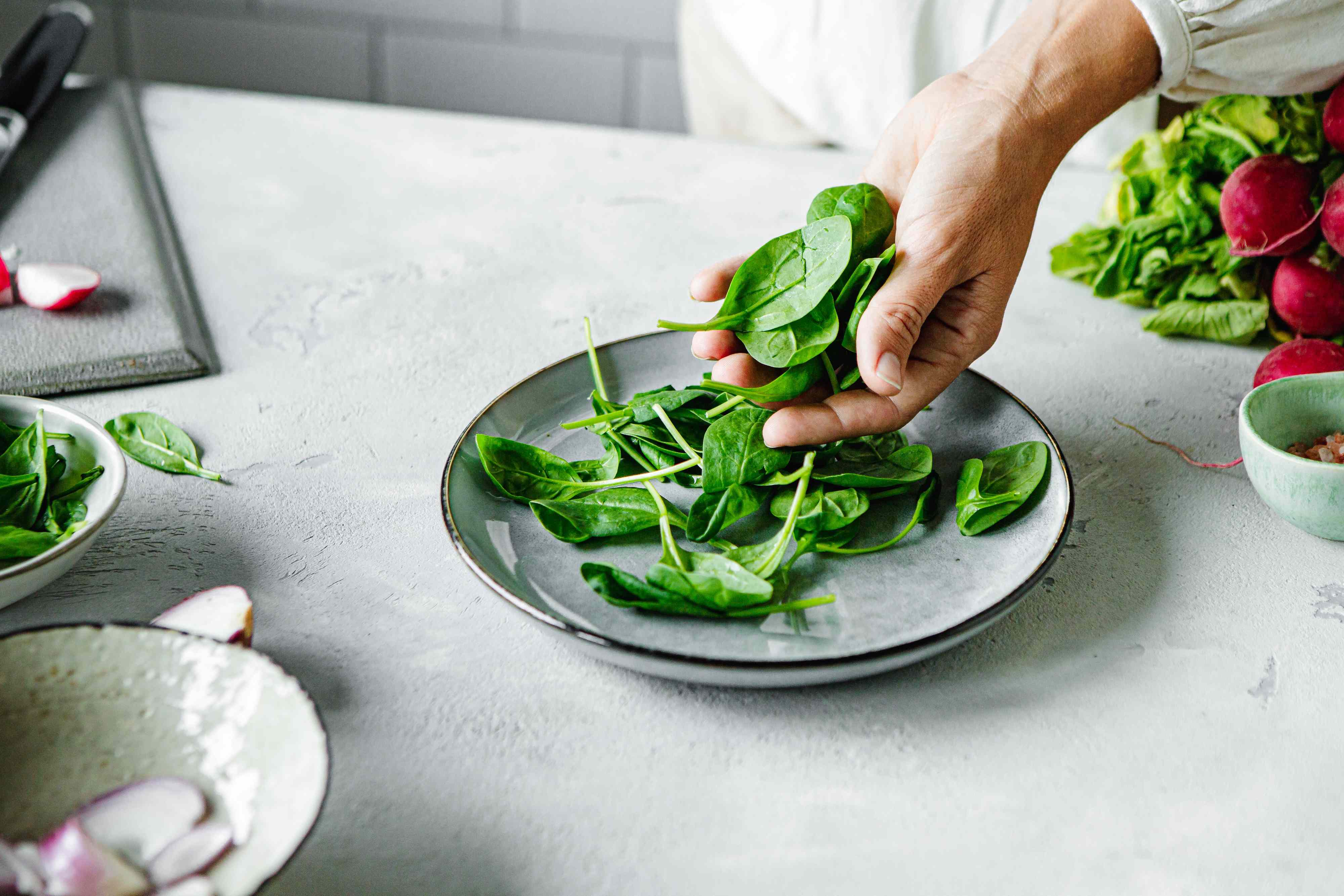 What happens to your body when you eat a handful of spinach every morning