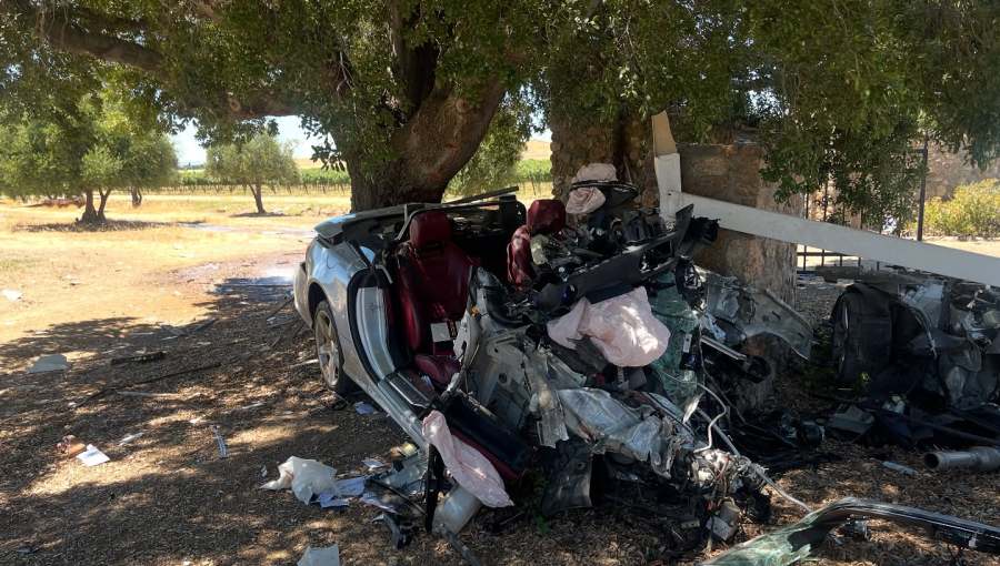 Livermore crash rips front end - AA1IcCZC.img