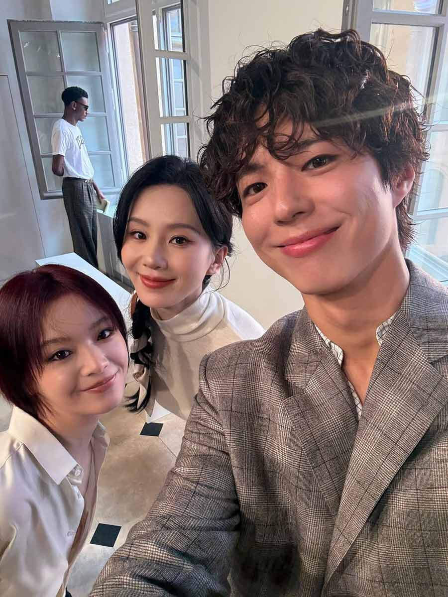 Photos Kim Taehyung, Park BoGum & Bae Suzy Set The Ablaze