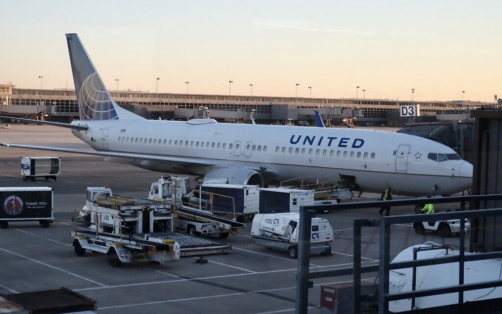 United Airlines to resume New York Tel - AA1Ics5B.img