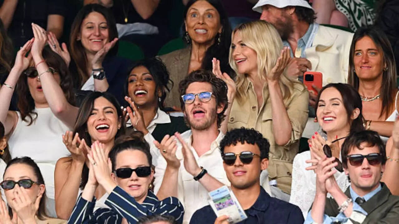 Andrew Garfield who? falls in love with woman sitting behind