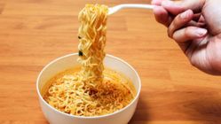 7 Dampak Negatif Makan Mi Instan Harian untuk Kesehatan