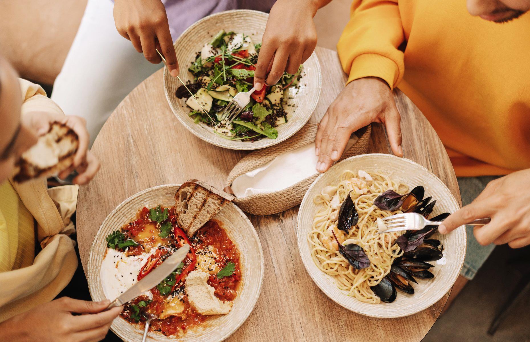 33 common faux pas you should NEVER commit at a restaurant