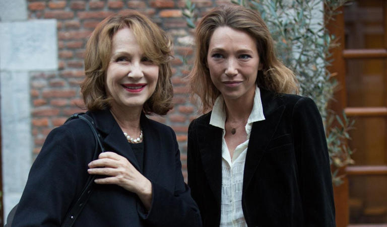 Nathalie Baye prise en charge, sa fille Laura Smet sort du silence et apporte une précision