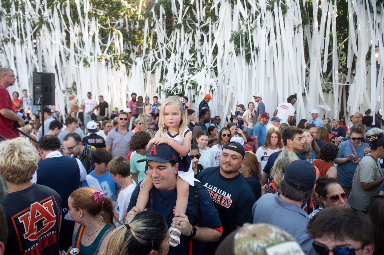 Eli Manning, Bo Nix help Auburn set Guinness World Record rolling ...