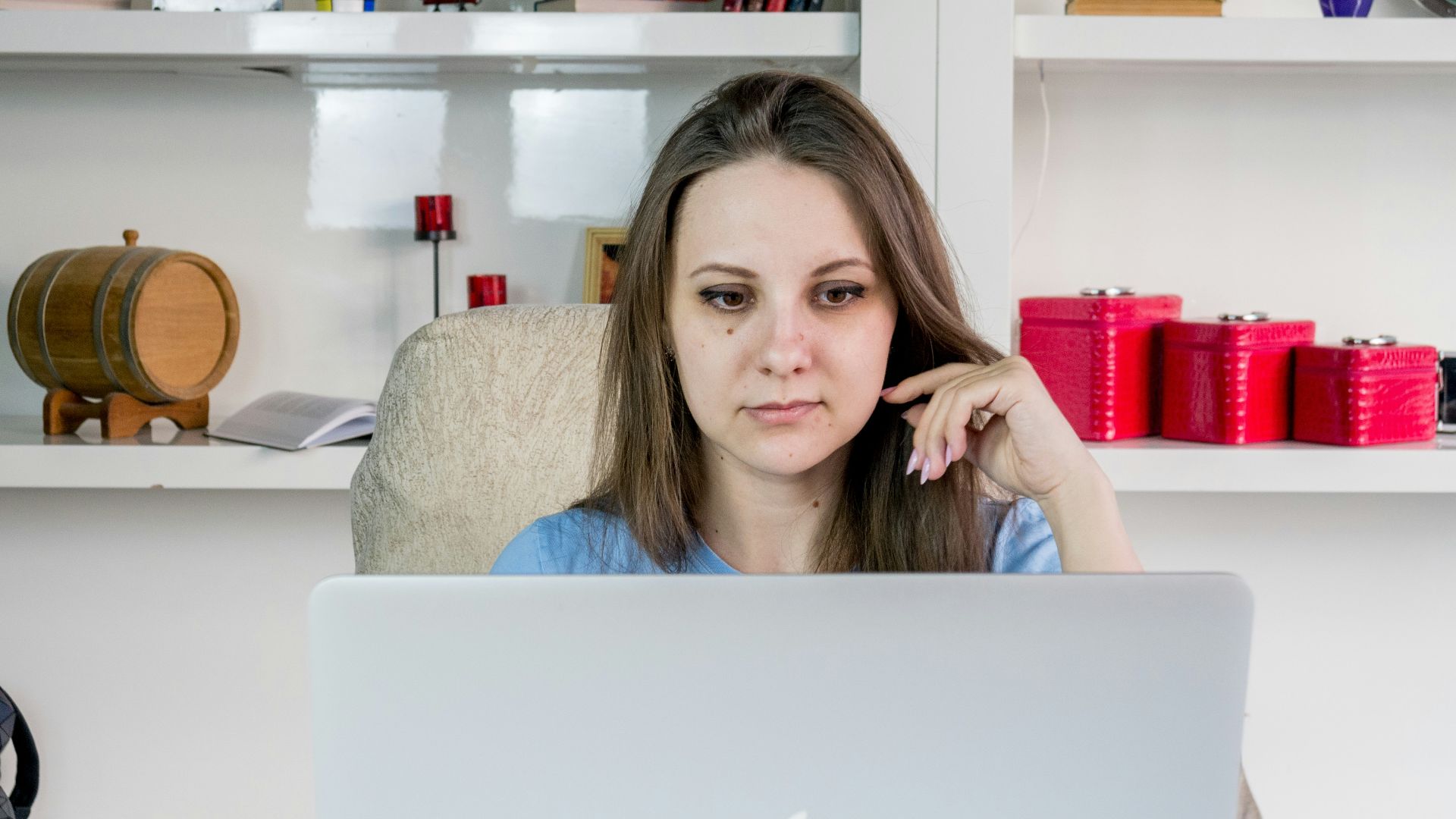 10 Signs You're Overworked & 10 Things You Can Do About It