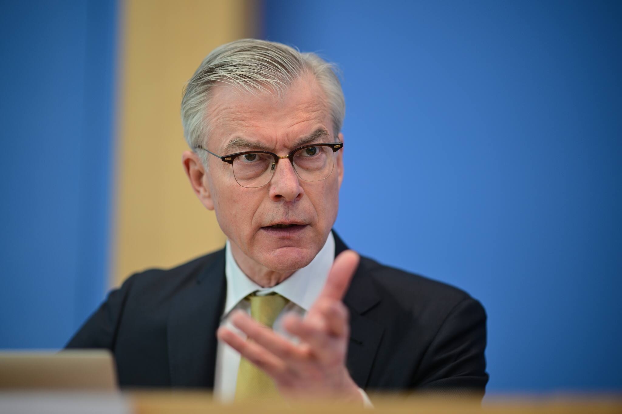 wirtschaftsweiser-warnt-vor-sozialabgaben-von-50-prozent