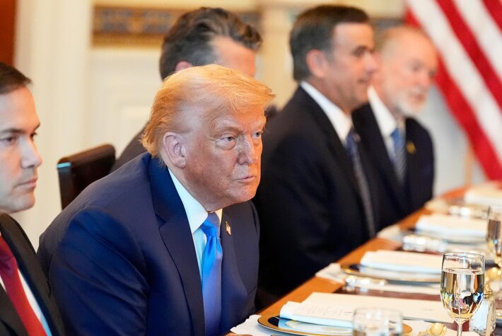 Comissão de Relações Exteriores da Câmara no Brasil aprovou elogios a Donald Trump Foto: Alex Brandon/AP