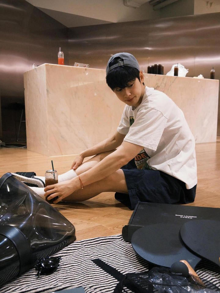 차은우, 한여름 밤 여유로운 커피 한 잔…편안한 순간